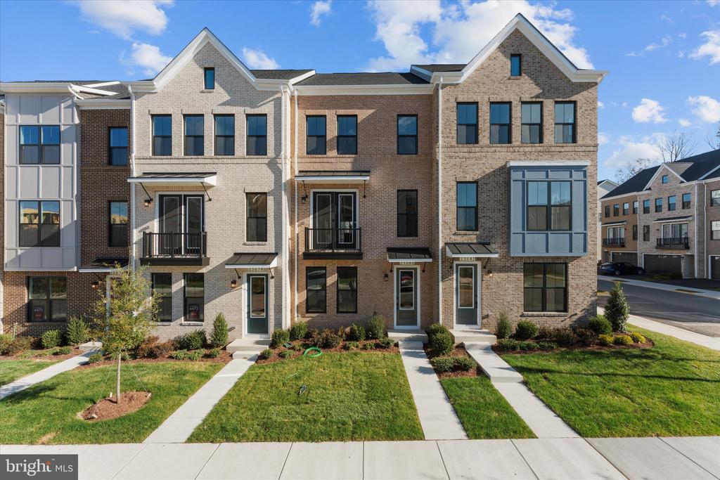 23080 Soaring Hts Ter in Brambleton, VA - Building Photo