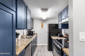 4240 N 67th Ln in Phoenix, AZ - Building Photo - Building Photo