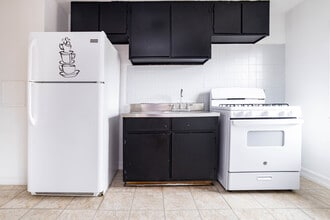 Centennial Gardens in Syracuse, NY - Foto de edificio - Interior Photo