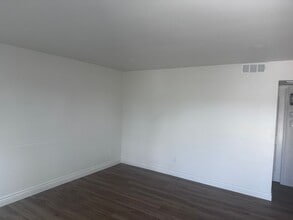 6204 Stine Rd in Bakersfield, CA - Building Photo - Building Photo