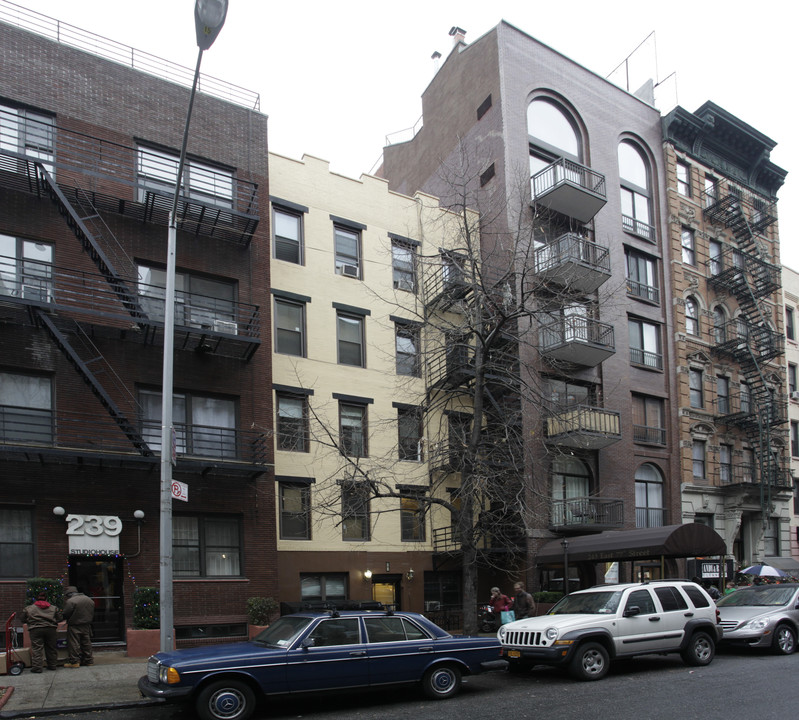 241 E 77th St in New York, NY - Foto de edificio