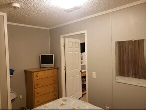 161 E Crest Dr in Buras, LA - Foto de edificio - Building Photo