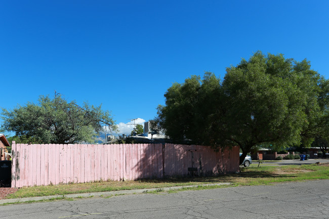 1631-1641 N Justin Ln in Tucson, AZ - Building Photo - Building Photo