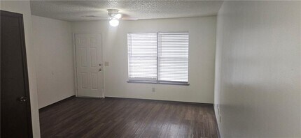 635 Whitham Ave in Fayetteville, AR - Foto de edificio - Building Photo