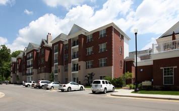 Waltonwood Cary Parkway in Cary, NC - Foto de edificio - Building Photo