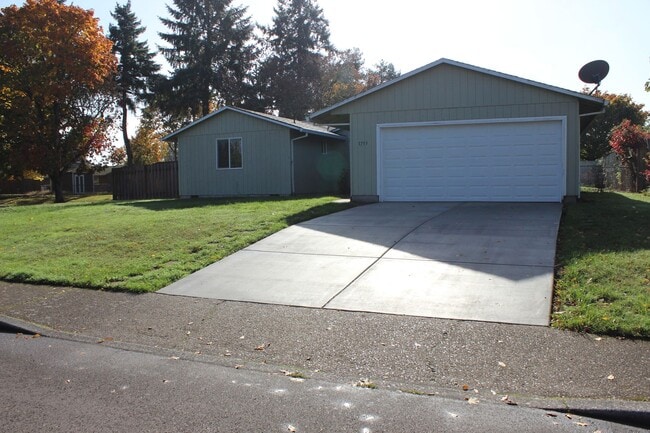 1753 NE 17th Ave in Hillsboro, OR - Building Photo - Building Photo