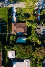 110 NW 87th St in El Portal, FL - Foto de edificio - Building Photo