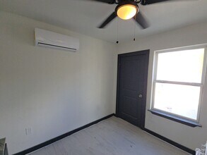 9010 Linda Vista Rd in Houston, TX - Foto de edificio - Building Photo