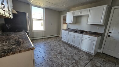 204 High St-Unit -2 in Fall River, MA - Building Photo - Building Photo