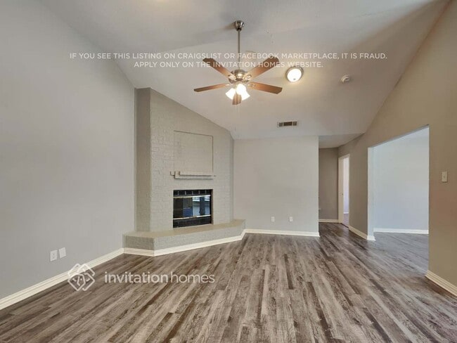 300 Blueleaf Dr in Arlington, TX - Building Photo - Building Photo