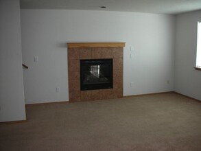 802-804 NE Larch Ave in Redmond, OR - Building Photo - Building Photo