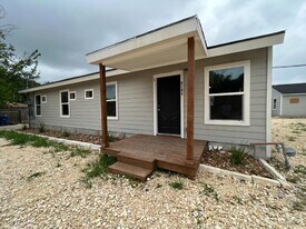 8109 Glider Ave in San Antonio, TX - Building Photo