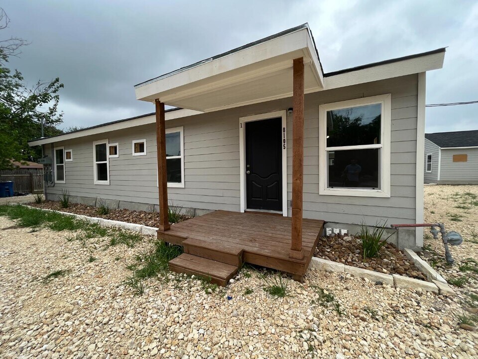 8109 Glider Ave in San Antonio, TX - Building Photo
