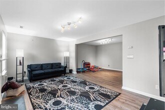 7108 Wytheville Cir in Fredericksburg, VA - Foto de edificio - Building Photo