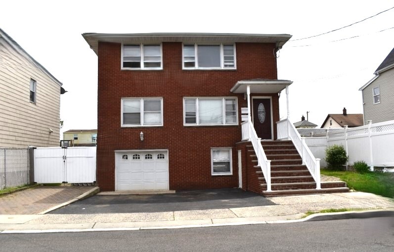 634 Montgomery St, Unit 2 in Elizabeth, NJ - Foto de edificio