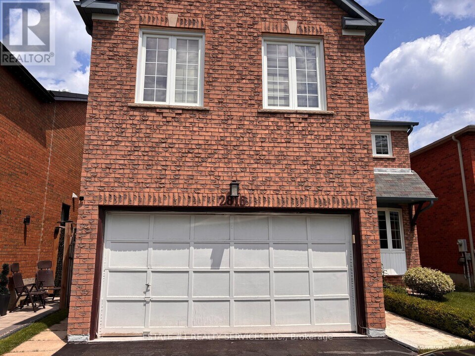 2816 Tradewind Dr in Mississauga, ON - Building Photo