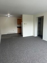 Hilltop Garden Apartments in Holyoke, MA - Building Photo - Building Photo