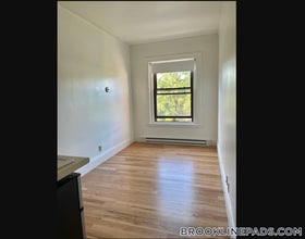 1061 Beacon St in Brookline, MA - Building Photo - Building Photo