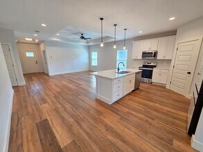 1821 Lubbock Rd in Gulf Breeze, FL - Building Photo - Building Photo