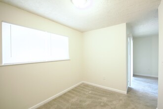 285 Scandia Cir, Unit 2x2 in Athens, GA - Building Photo - Building Photo