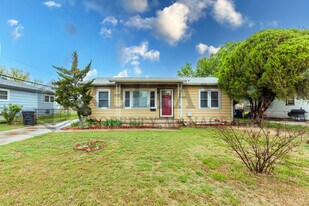 2328 W Crawford St in Wichita, KS - Building Photo