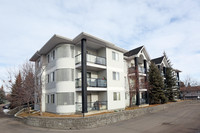 2022 Canyon Meadows Dr SE in Calgary, AB - Building Photo - Building Photo