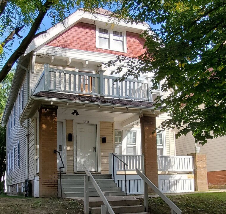 2562-2564-2564 N 37th St in Milwaukee, WI - Building Photo