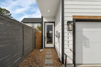 5903 Wheatley Holw Ln in Houston, TX - Building Photo - Building Photo