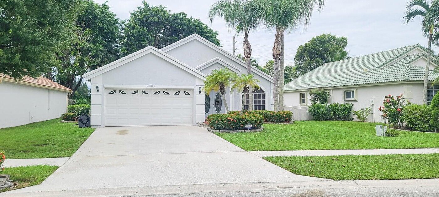 1851 Oak Berry Cir in Wellington, FL - Building Photo