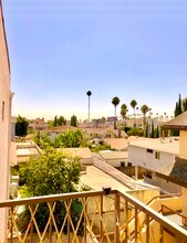 1759 N Mariposa Ave, Unit #8 in Los Angeles, CA - Building Photo - Building Photo