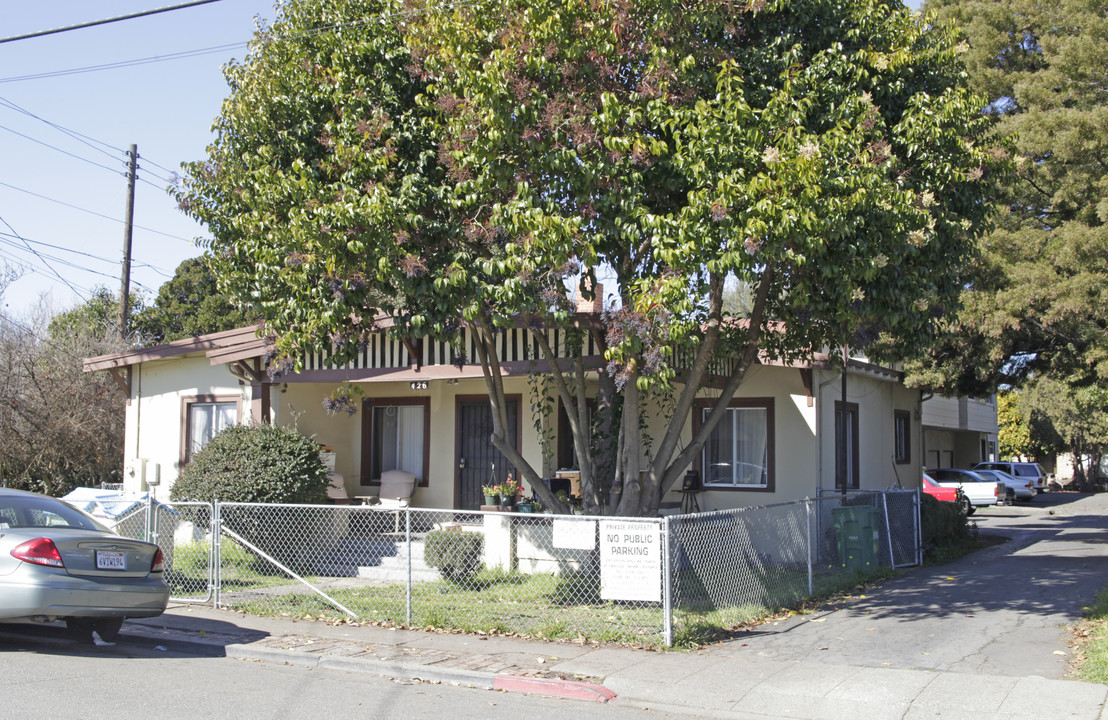 426 Smalley Ave in Hayward, CA - Foto de edificio