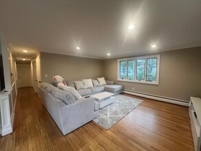 25 Grey Rock Rd in Bridgeport, CT - Building Photo - Building Photo