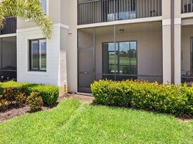 5694 Palmer Cir, Unit 105 in Bradenton, FL - Building Photo