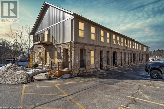 25 Concession St