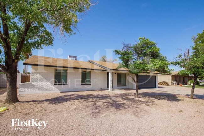 1542 W Kerry Ln in Phoenix, AZ - Building Photo - Building Photo