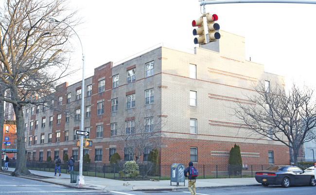 Elijah Smith Senior Citizens Housing in Brooklyn, NY - Foto de edificio - Building Photo