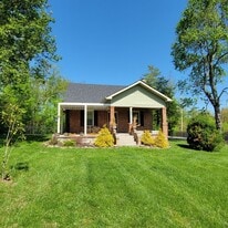 250 E Main St in Cookeville, TN - Building Photo