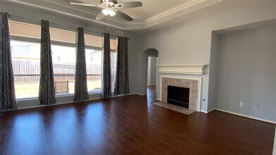 2614 W Lake Dr in Sugar Land, TX - Building Photo - Building Photo