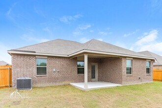 1101 Wheatfield Ln in Crowley, TX - Foto de edificio - Building Photo