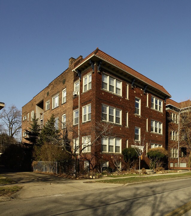 2549 Kenilworth Rd in Cleveland, OH - Building Photo