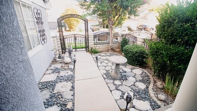 16382 Applegate Dr in Fontana, CA - Building Photo - Building Photo
