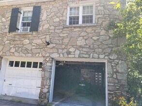 2 Hart Dr in Poughkeepsie, NY - Building Photo - Building Photo