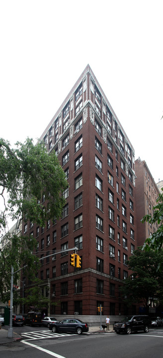 155 Riverside Dr in New York, NY - Building Photo