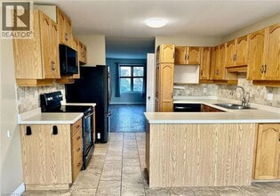 14 Old Orchard Glen in Woodstock, ON - Building Photo - Building Photo