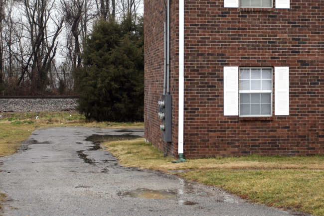 10500 Greentree Ln in Louisville, KY - Foto de edificio - Building Photo