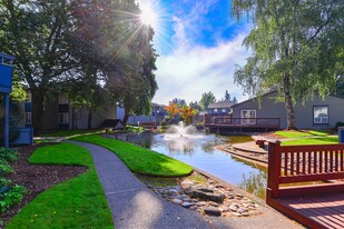 The Lakes at Fife Apartments