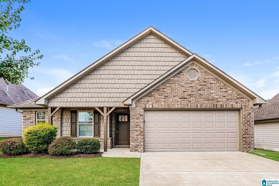 1081 Deerwood Cir in Pell City, AL - Building Photo