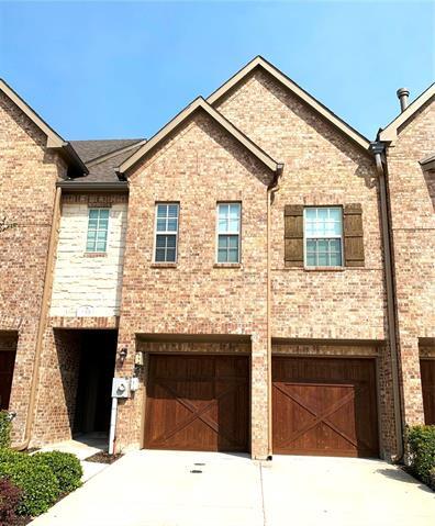 555 Hampshire Dr in Lewisville, TX - Foto de edificio