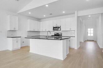 304 Crumpton Wy in Hutto, TX - Building Photo - Building Photo