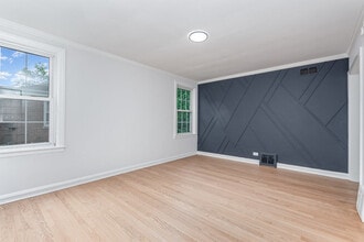 24 Hiawatha Dr in Clarendon Hills, IL - Foto de edificio - Building Photo